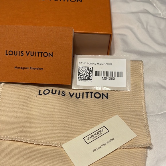 100% Authentic LV Victorine Wallet - Picture 7 of 7